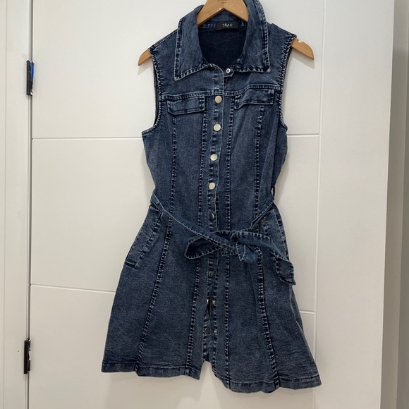 Trac button front stretch denim dress with pockets. NWOT. Large. - Picture 1 of 3
